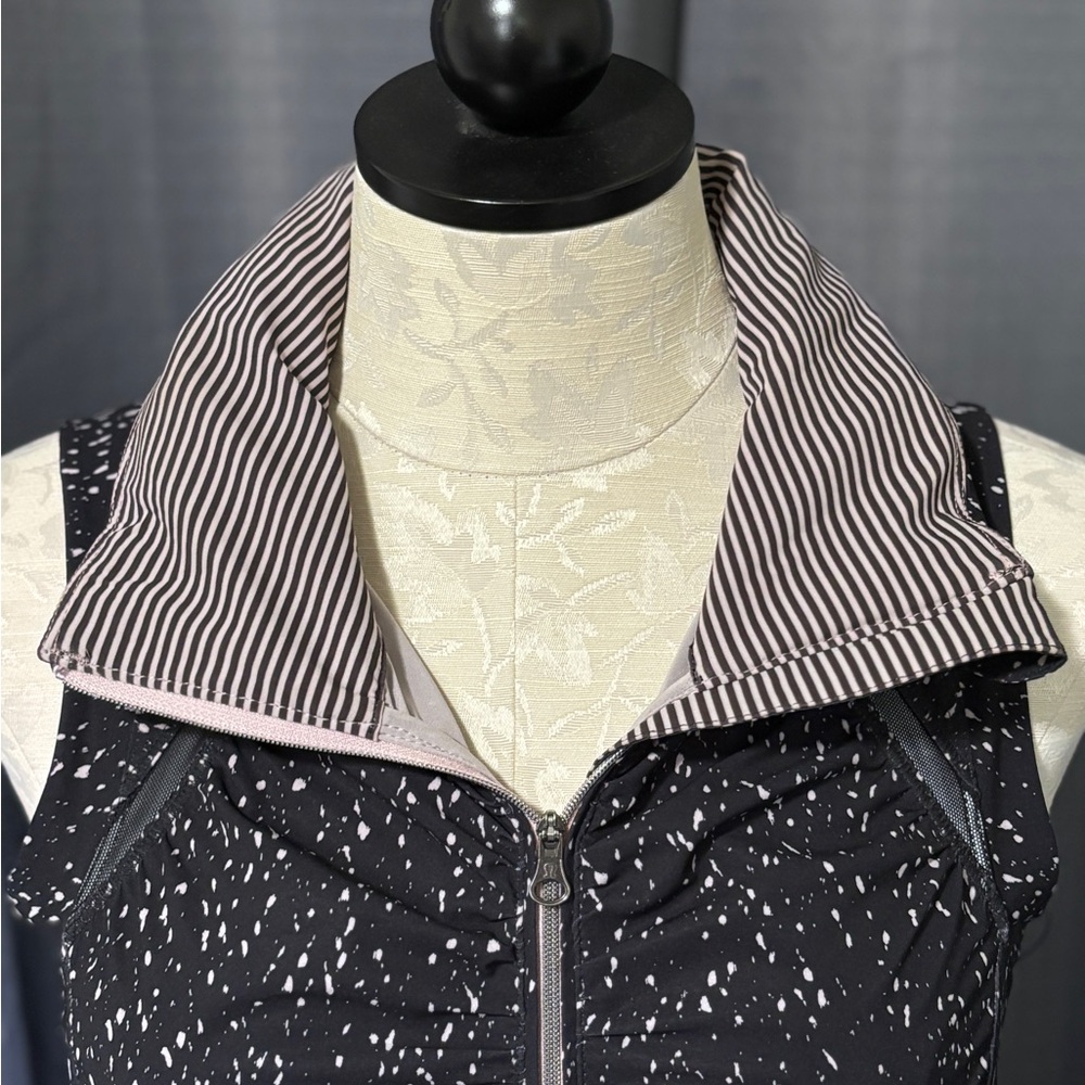 Lululemon Go The Distance Vest Butterfly Texture Mink Berry Black - Picture 6 of 16